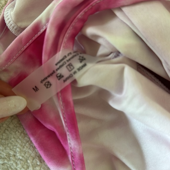 🩷 Adorable Tie dye pink white sports bra - Picture 3 of 4